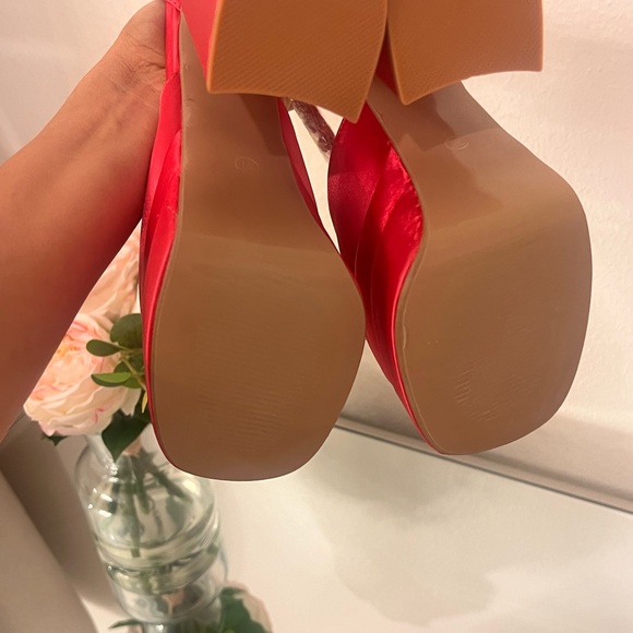 Brand new pink platform heels - Picture 4 of 4